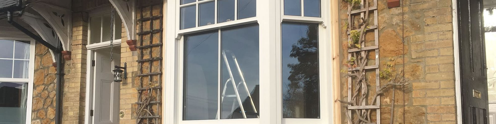 banner-wooden-windows